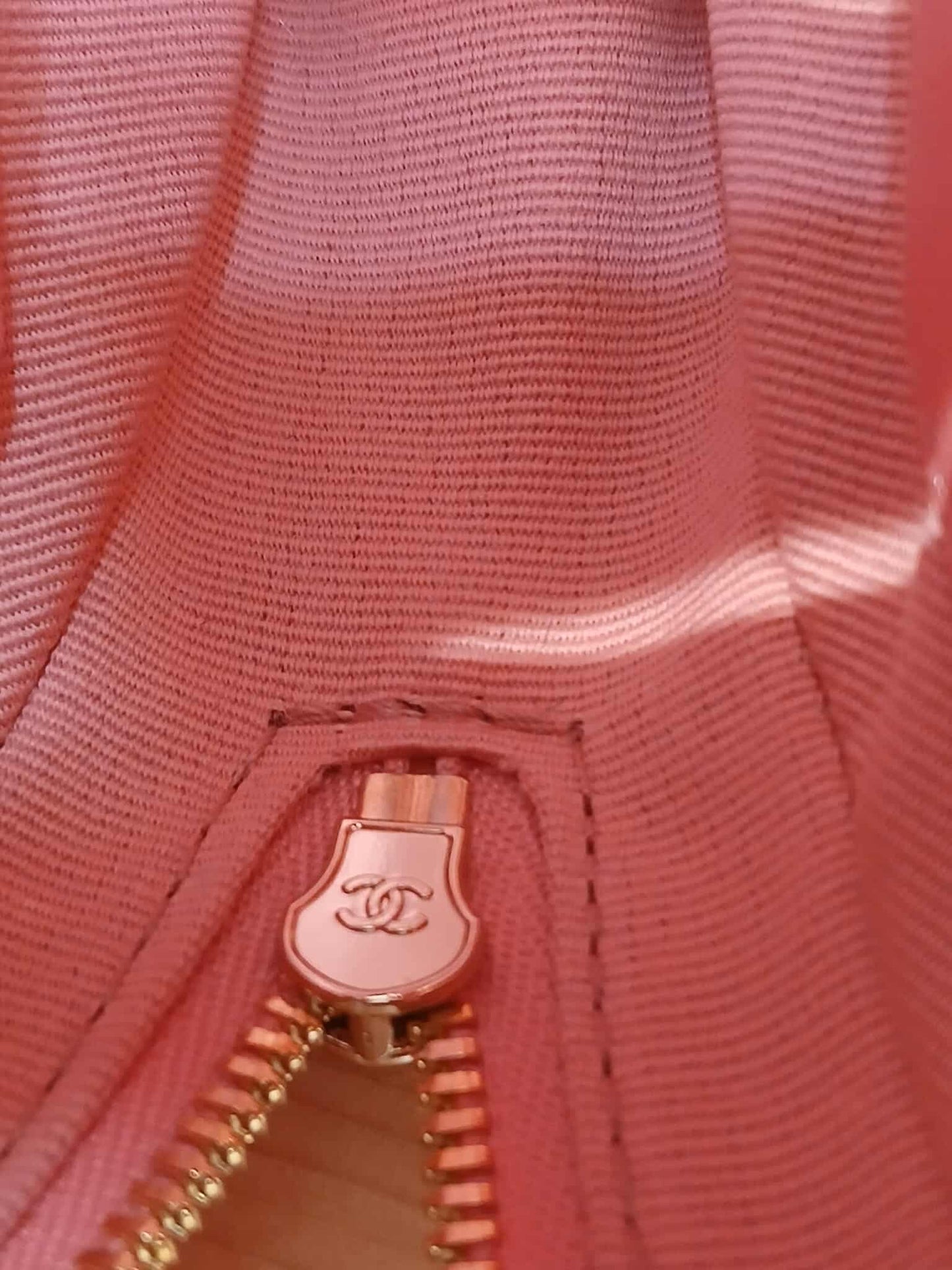 Chanel CC in Love Heart Bag Lambskin Pink Microchipped
