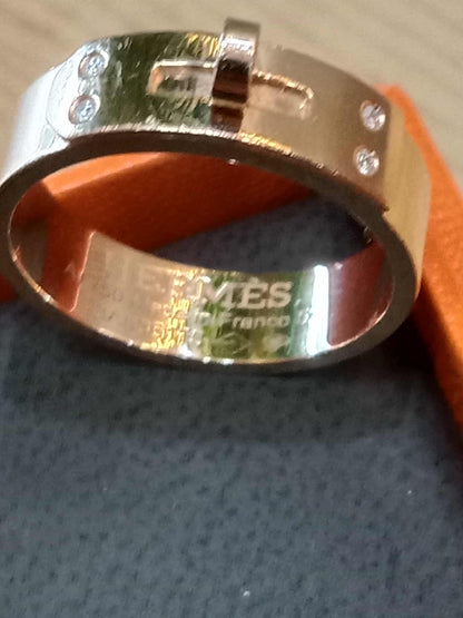 Hermes Kelly Ring in 18K Rose Gold Pave-Set Diamonds on the Clasp Motif