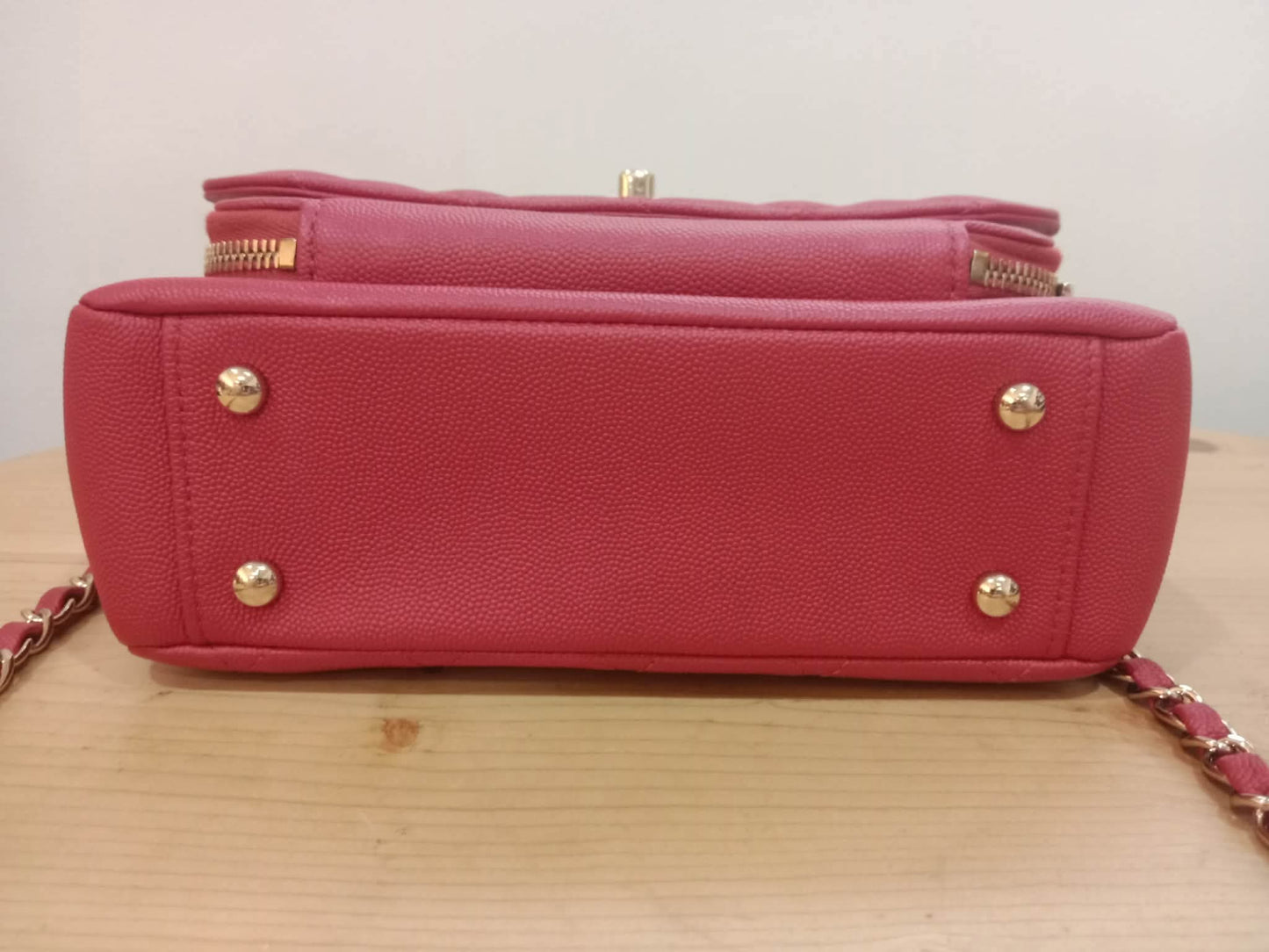 Chanel Business Affinity Red Medium Series 28