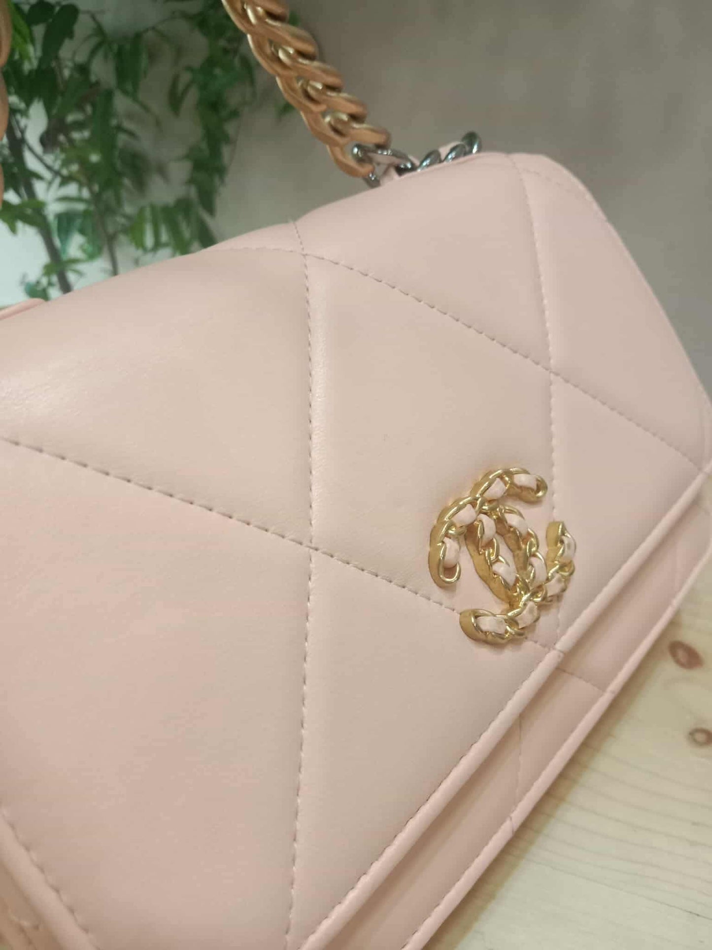 Chanel 19 Wallet on Chain Peach in Quilted Lambskin Microchipped