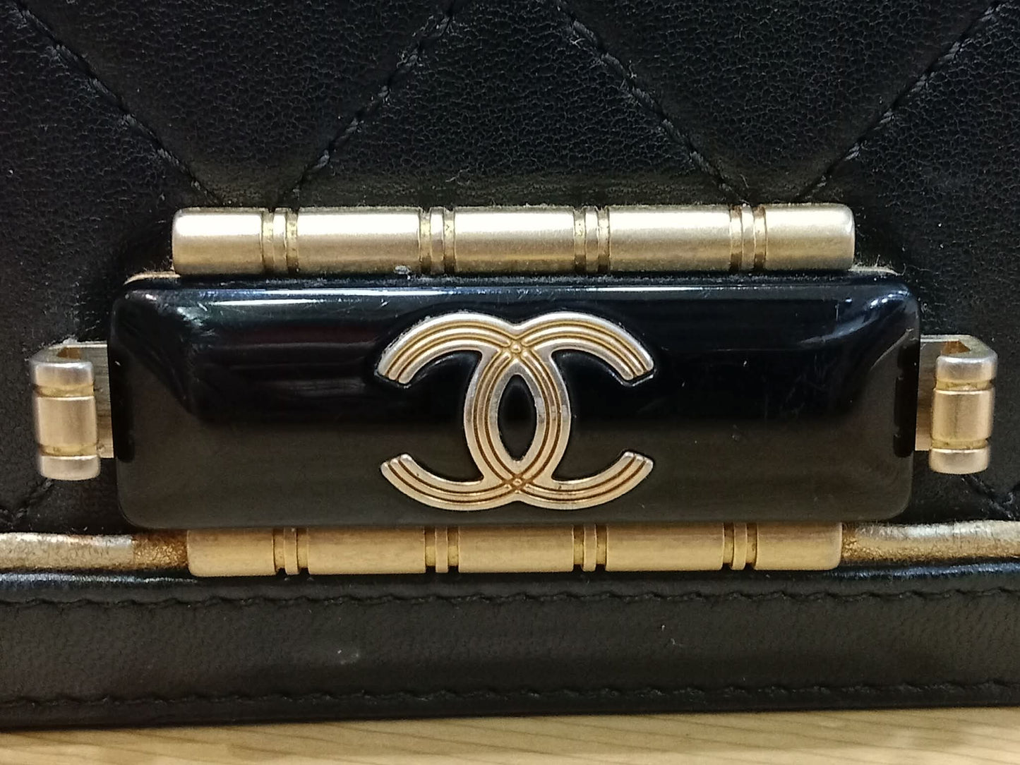 Chanel CC Crossing Leather Chain Shoulder Bag Lambskin Series 23