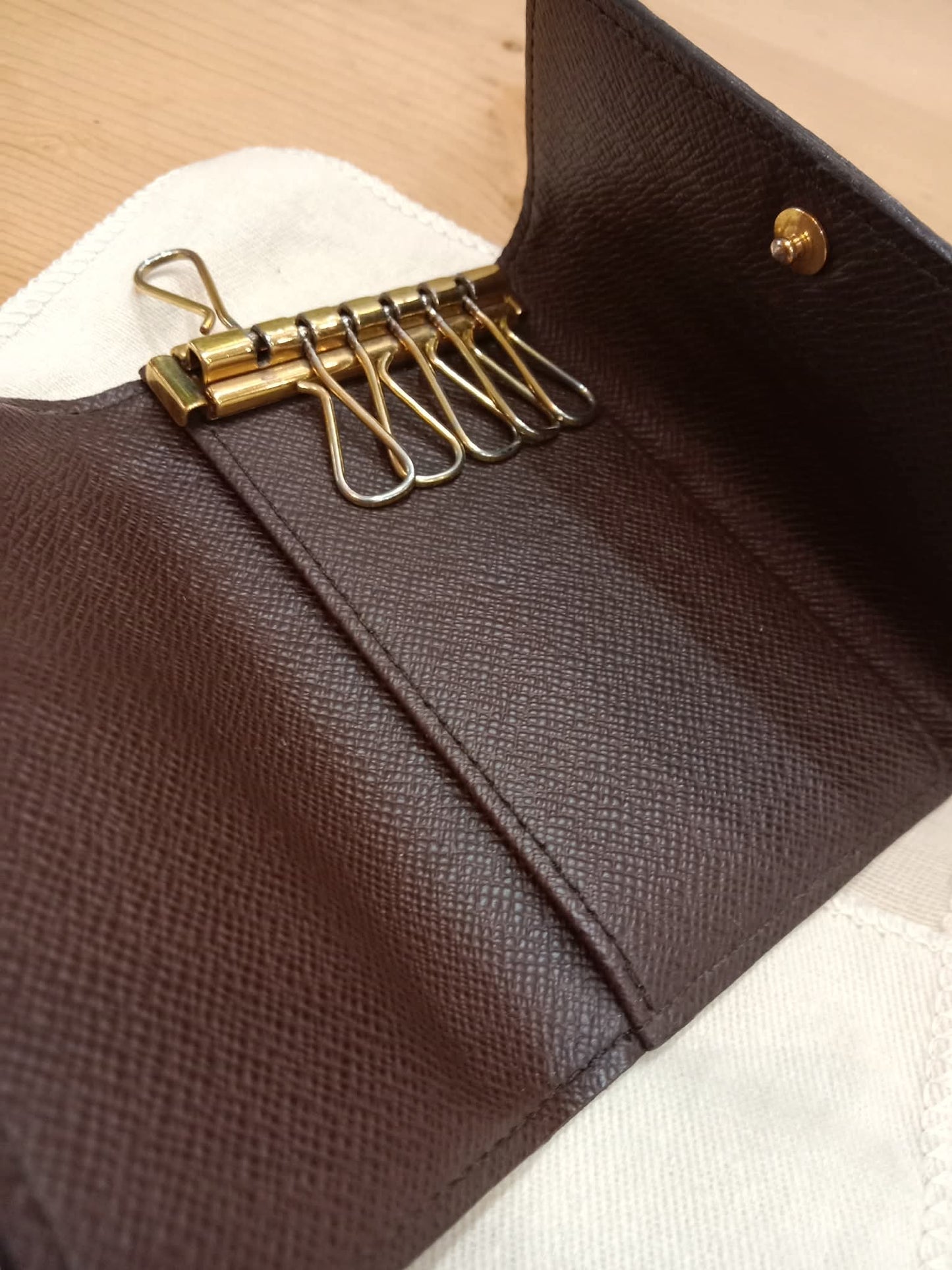 Louis Vuitton 6 Slots Keyholder Damier Ebene