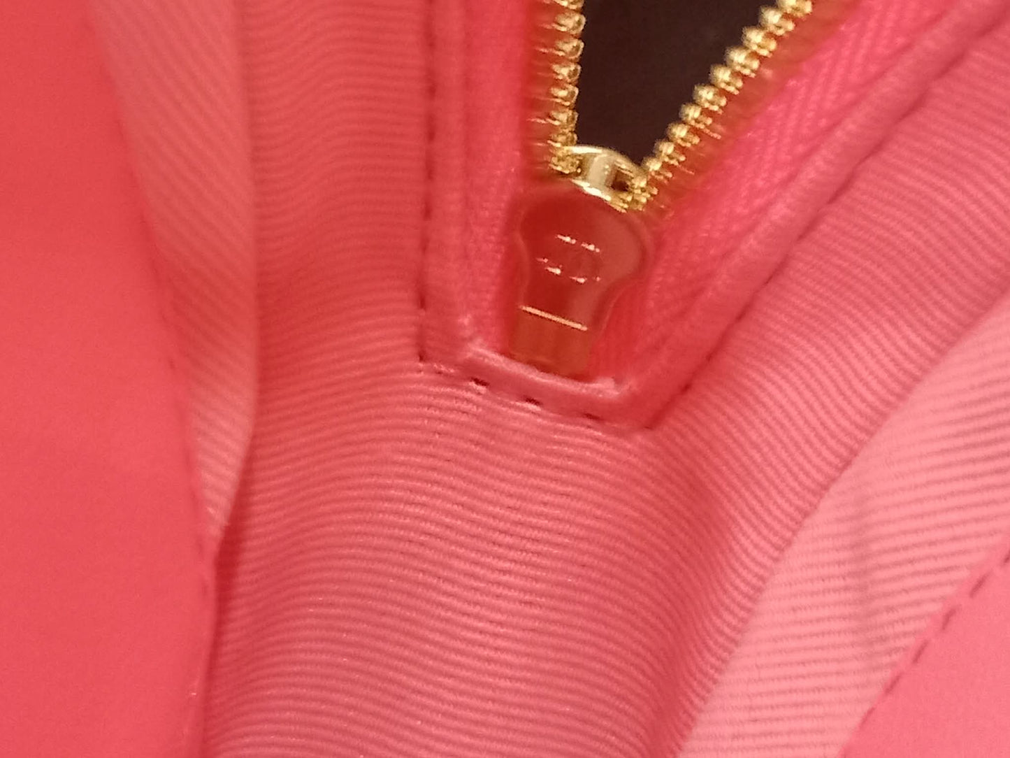Chanel CC in Love Heart Bag Lambskin Pink Microchipped
