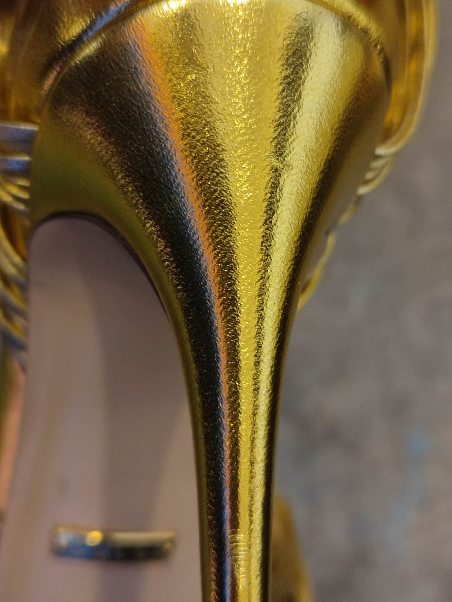 Gucci Allie Knotted Metallic Gold Heels Size 35