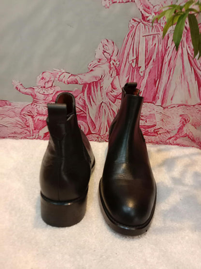 Chelsea Ankle Boots Black Size 23.5