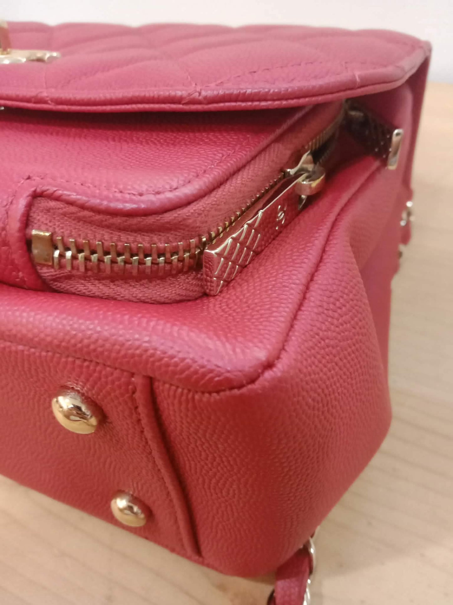 Chanel Business Affinity Red Medium Series 28