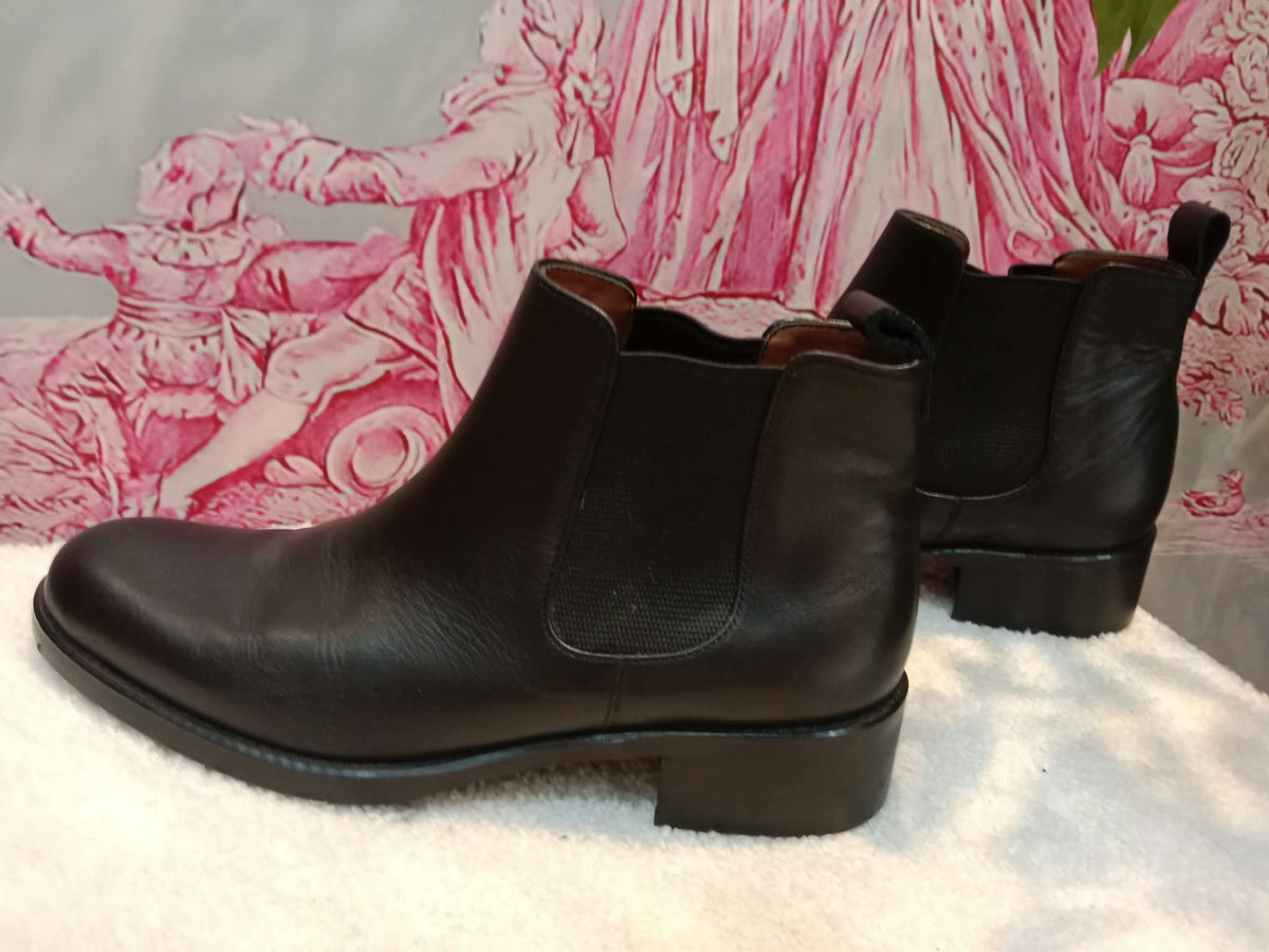 Chelsea Ankle Boots Black Size 23.5