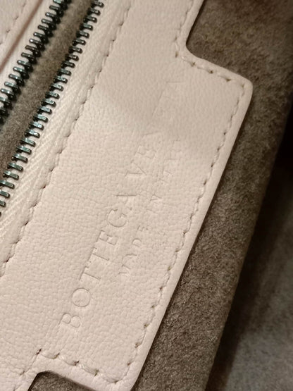 Bottega Veneta Intrecciato Hobo Bag Pink