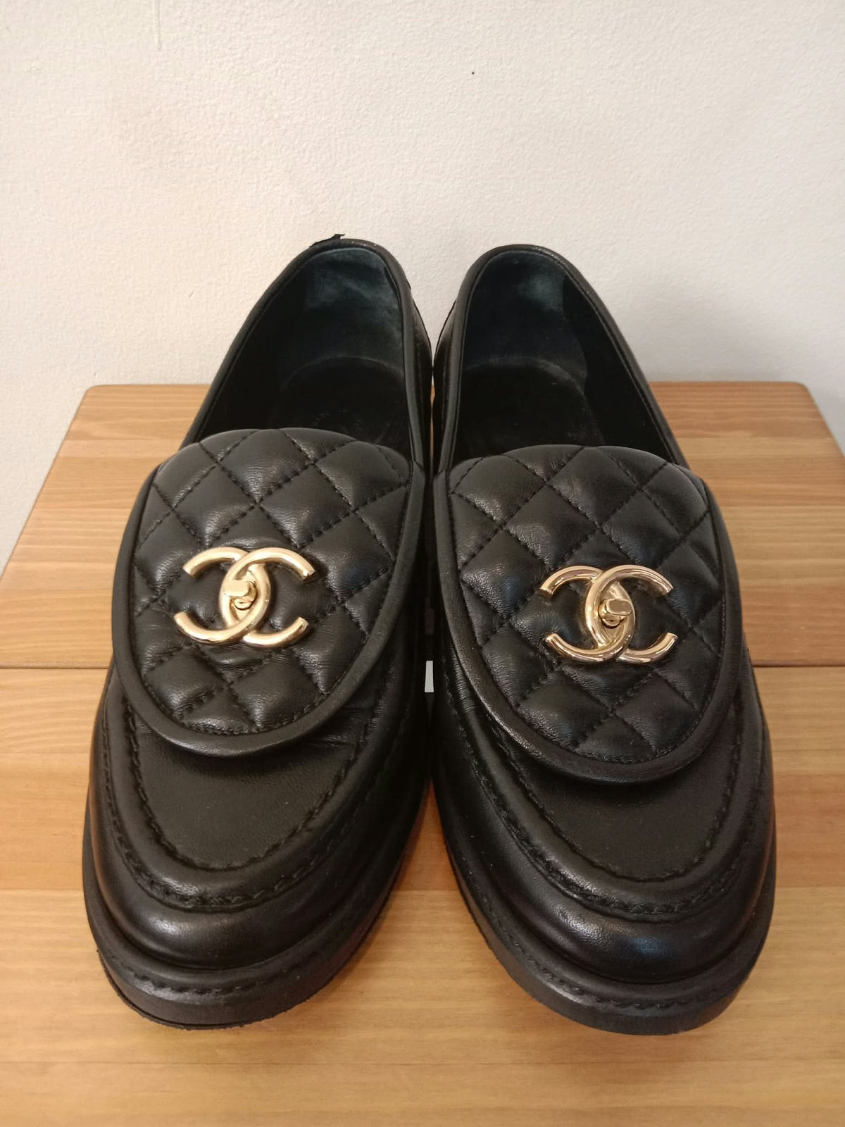 Chanel Quilted Lambskin CC Turn-Lock Loafers Black Size 37 Fullset