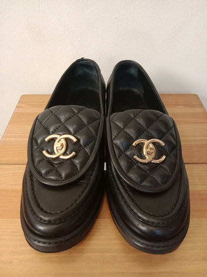 Chanel Quilted Lambskin CC Turn-Lock Loafers Black Size 37 Fullset
