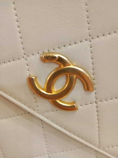 Chanel 21S Hobo Bag Qulted Lambskin White Series 31