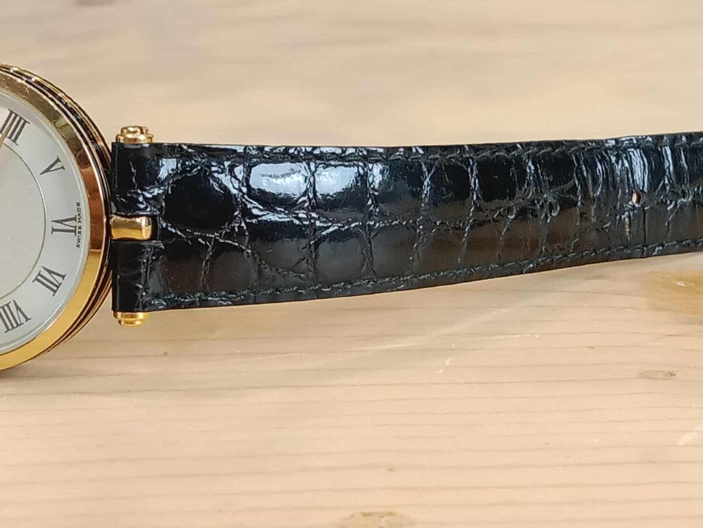 Gucci Men Gold Plated Band Wristwatch