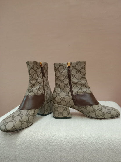 Gucci Blondie GG Supreme ankle Boots GG Medallion Size 26