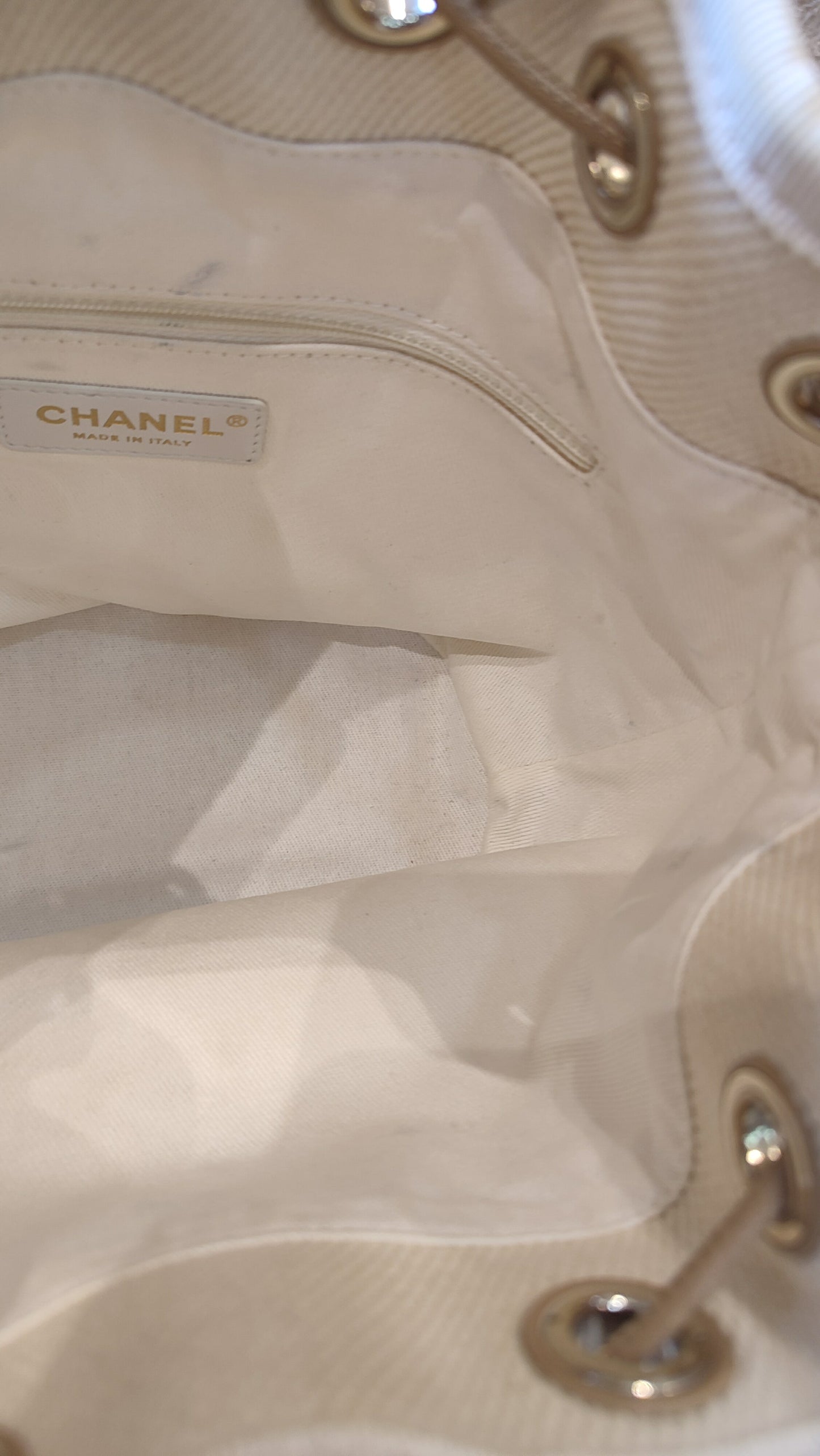 Chanel Deauville Hobo Bucket Bag White Series 29