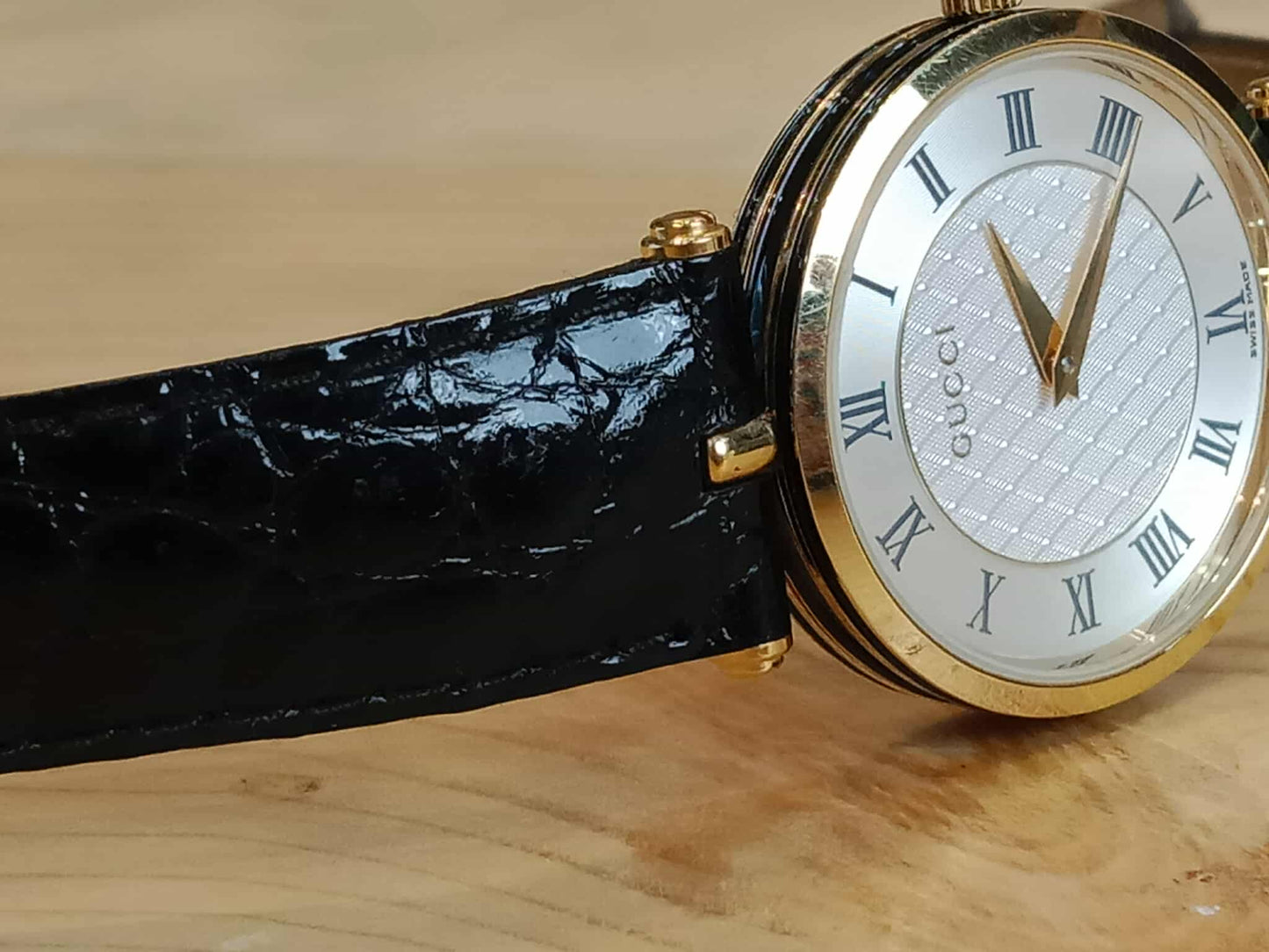 Gucci Men Gold Plated Band Wristwatch