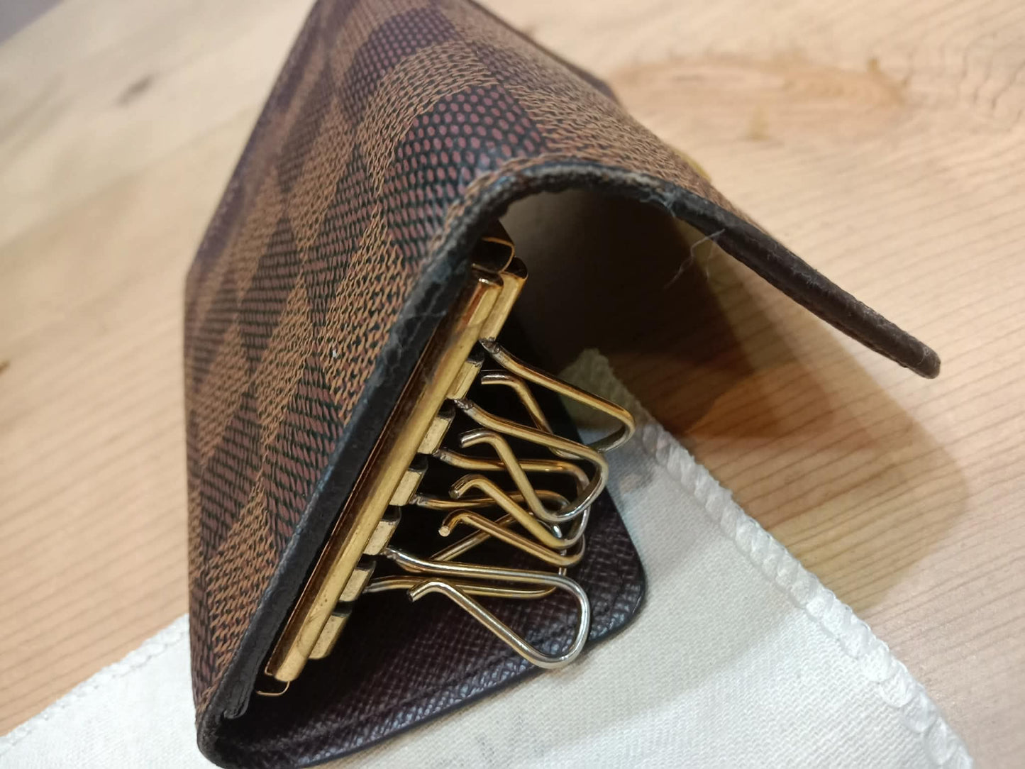 Louis Vuitton 6 Slots Keyholder Damier Ebene