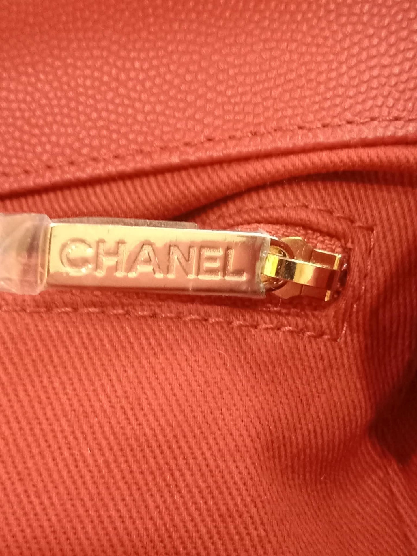 Chanel Business Affinity Red Medium Series 28