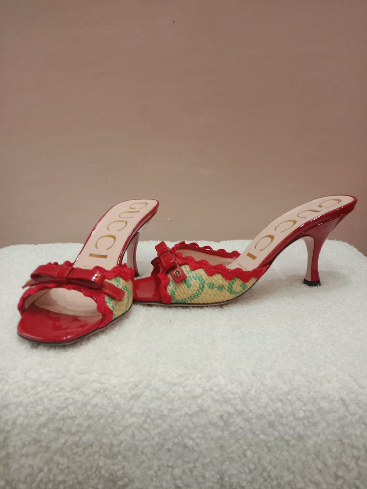 Gucci Kertu Mule Heels Red Patent Leather Trim and Bow Detail Size 36