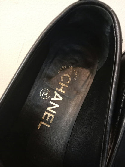 Chanel Quilted Lambskin CC Turn-Lock Loafers Black Size 37 Fullset