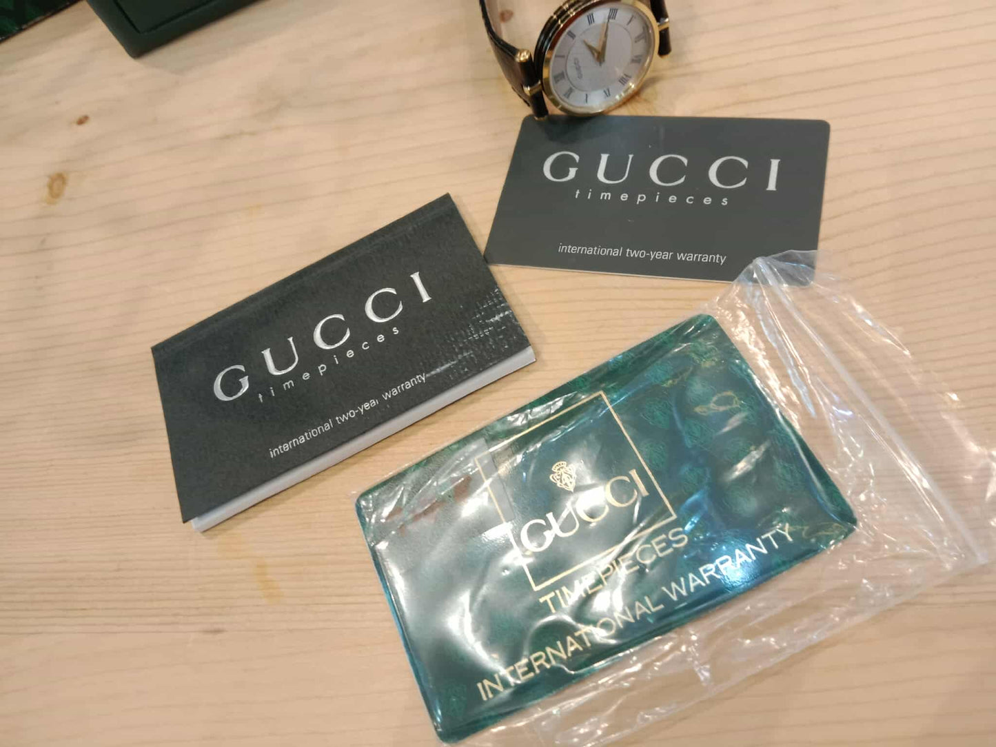 Gucci Men Gold Plated Band Wristwatch
