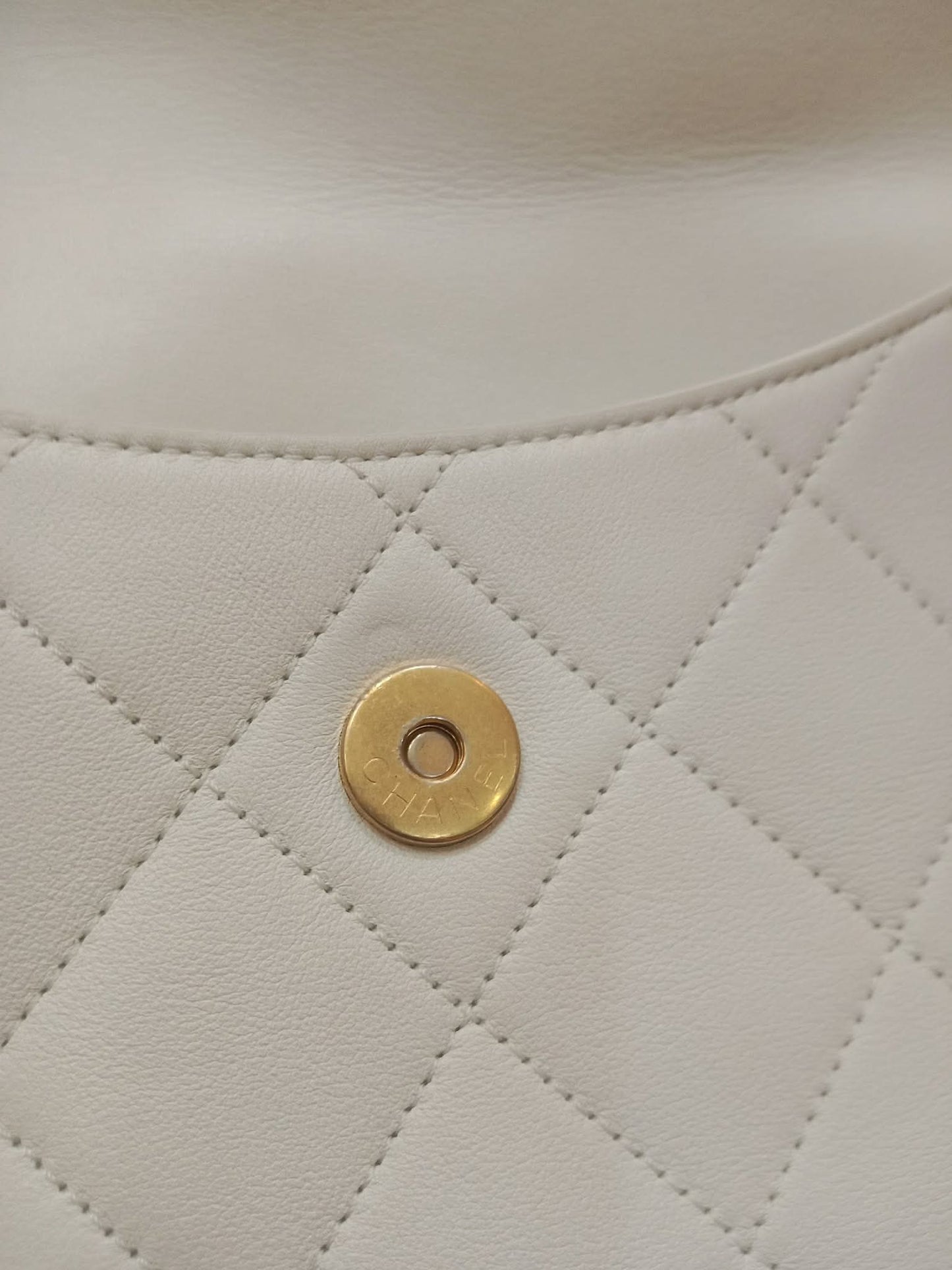 Chanel 21S Hobo Bag Qulted Lambskin White Series 31