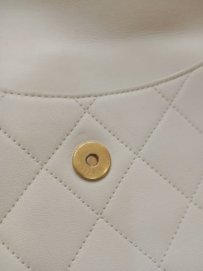 Chanel 21S Hobo Bag Qulted Lambskin White Series 31