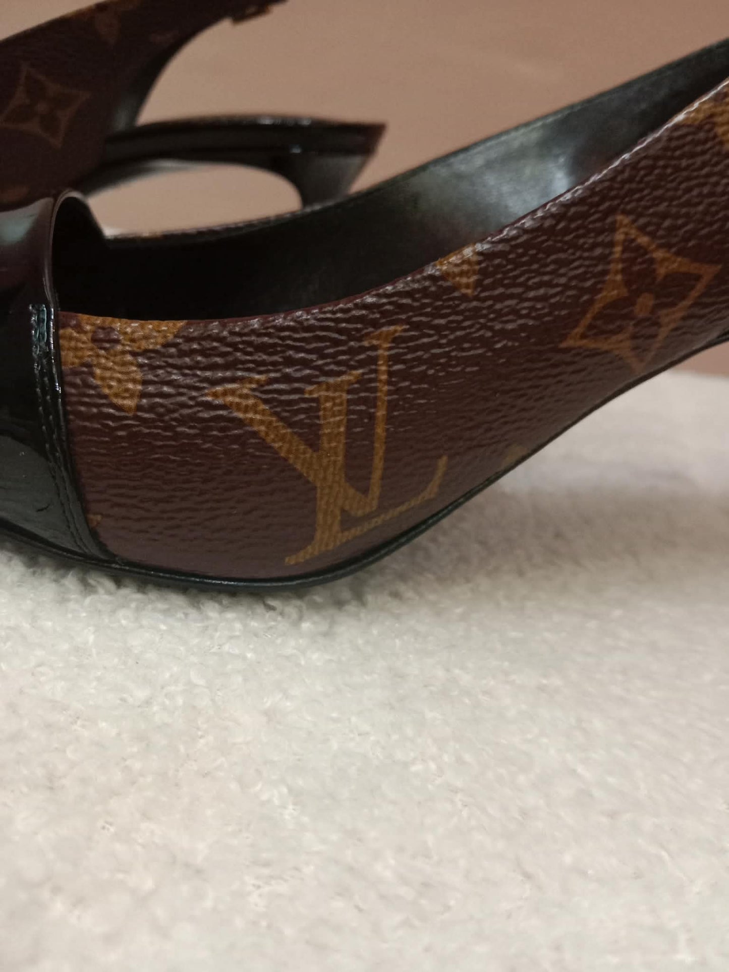 Louis Vuitton Archlight Slingback Pumps Toe Cap Patent Black Monogram Canvas Size 35.5