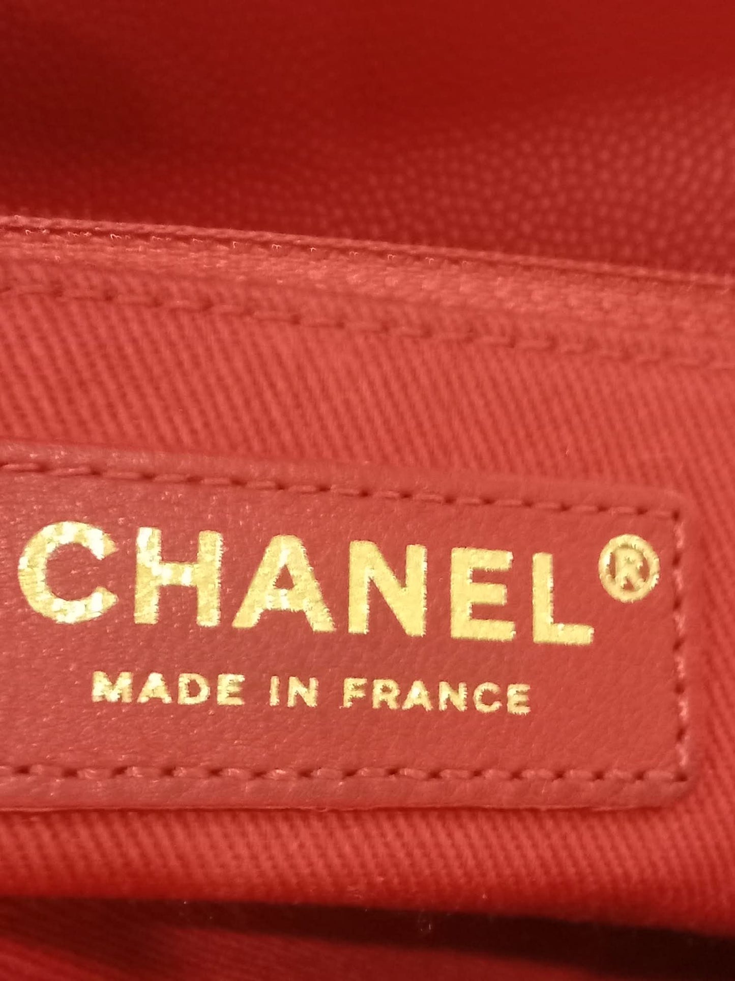 Chanel Business Affinity Red Medium Series 28