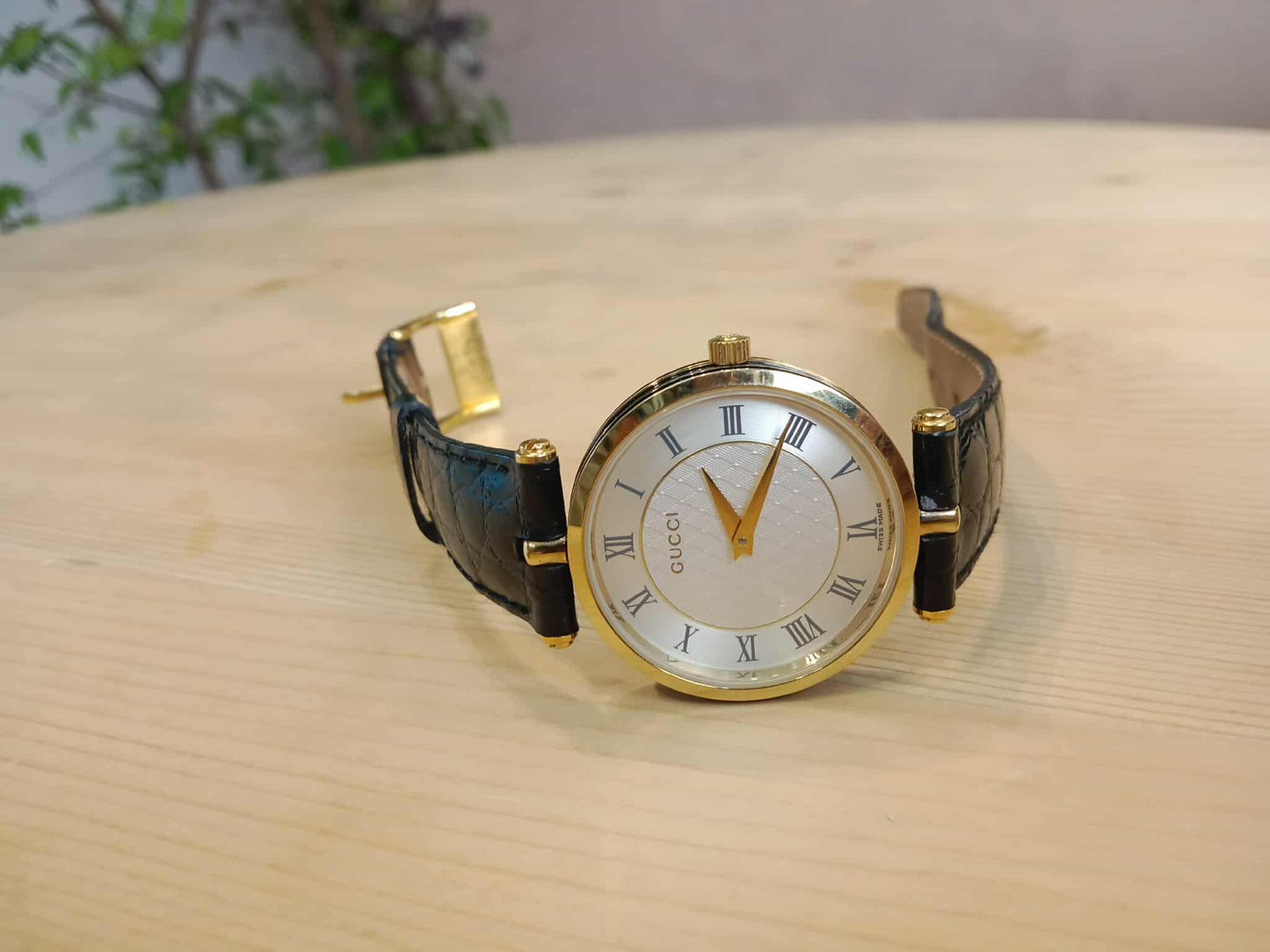Gucci Men Gold Plated Band Wristwatch