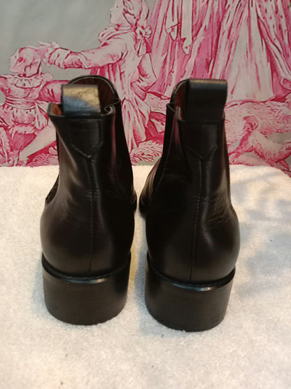 Chelsea Ankle Boots Black Size 23.5