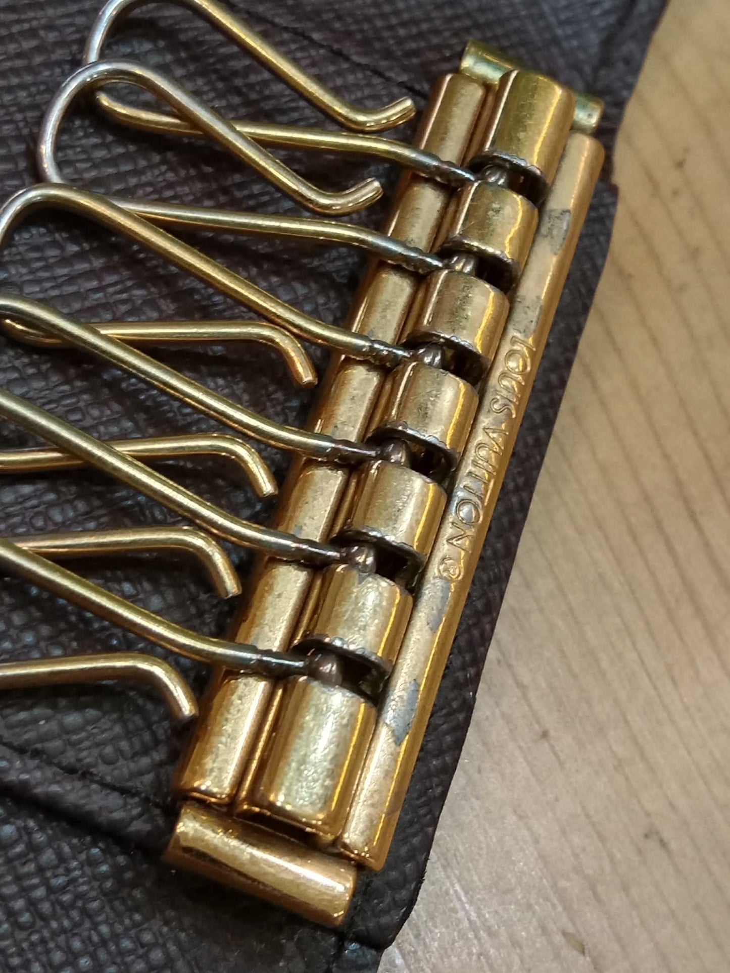 Louis Vuitton 6 Slots Keyholder Damier Ebene