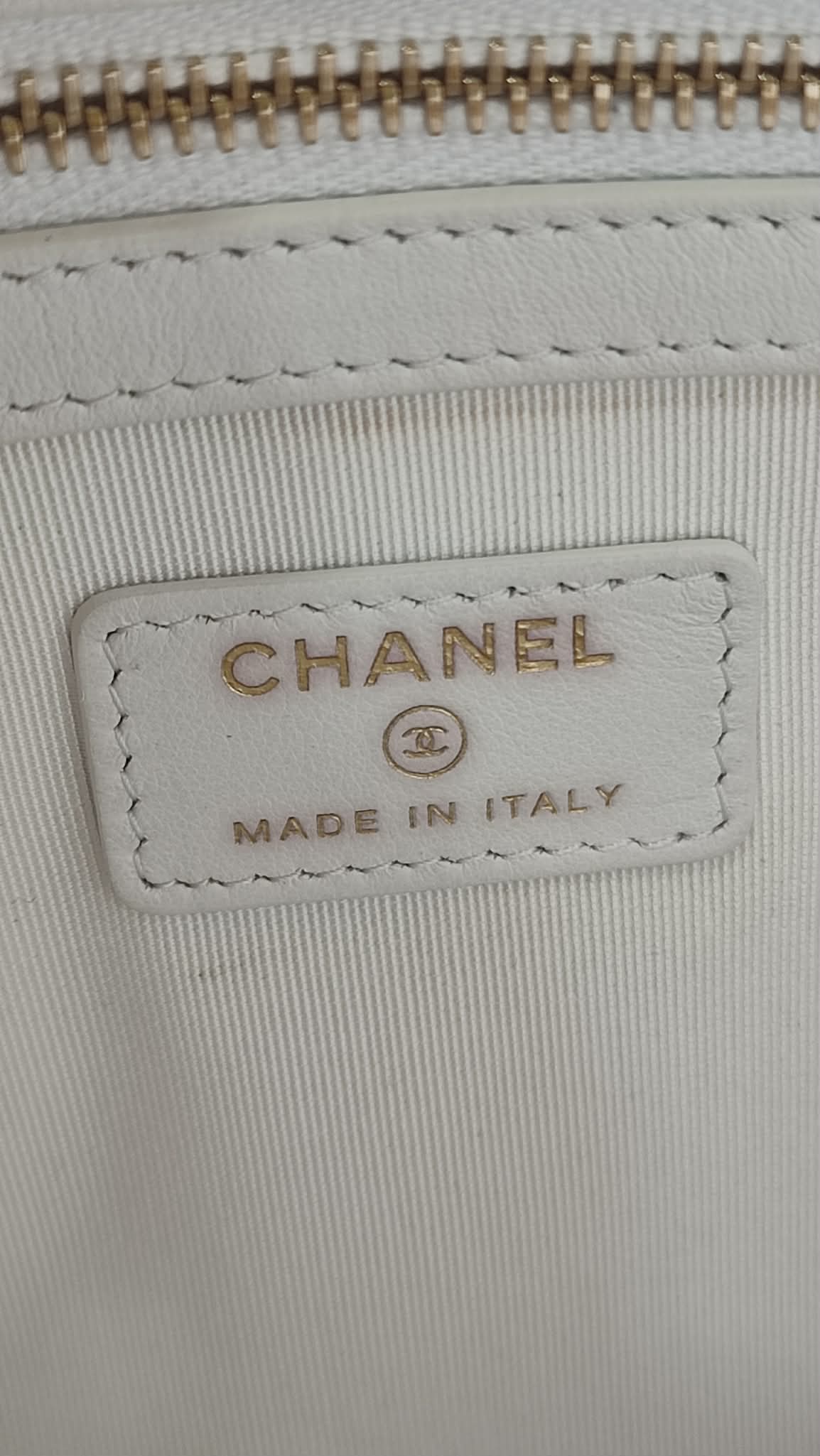 Chanel OCase Croc Embossed White Series 28