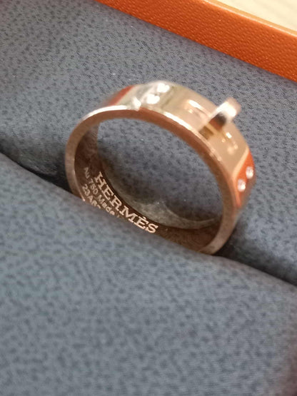 Hermes Kelly Ring in 18K Rose Gold Pave-Set Diamonds on the Clasp Motif