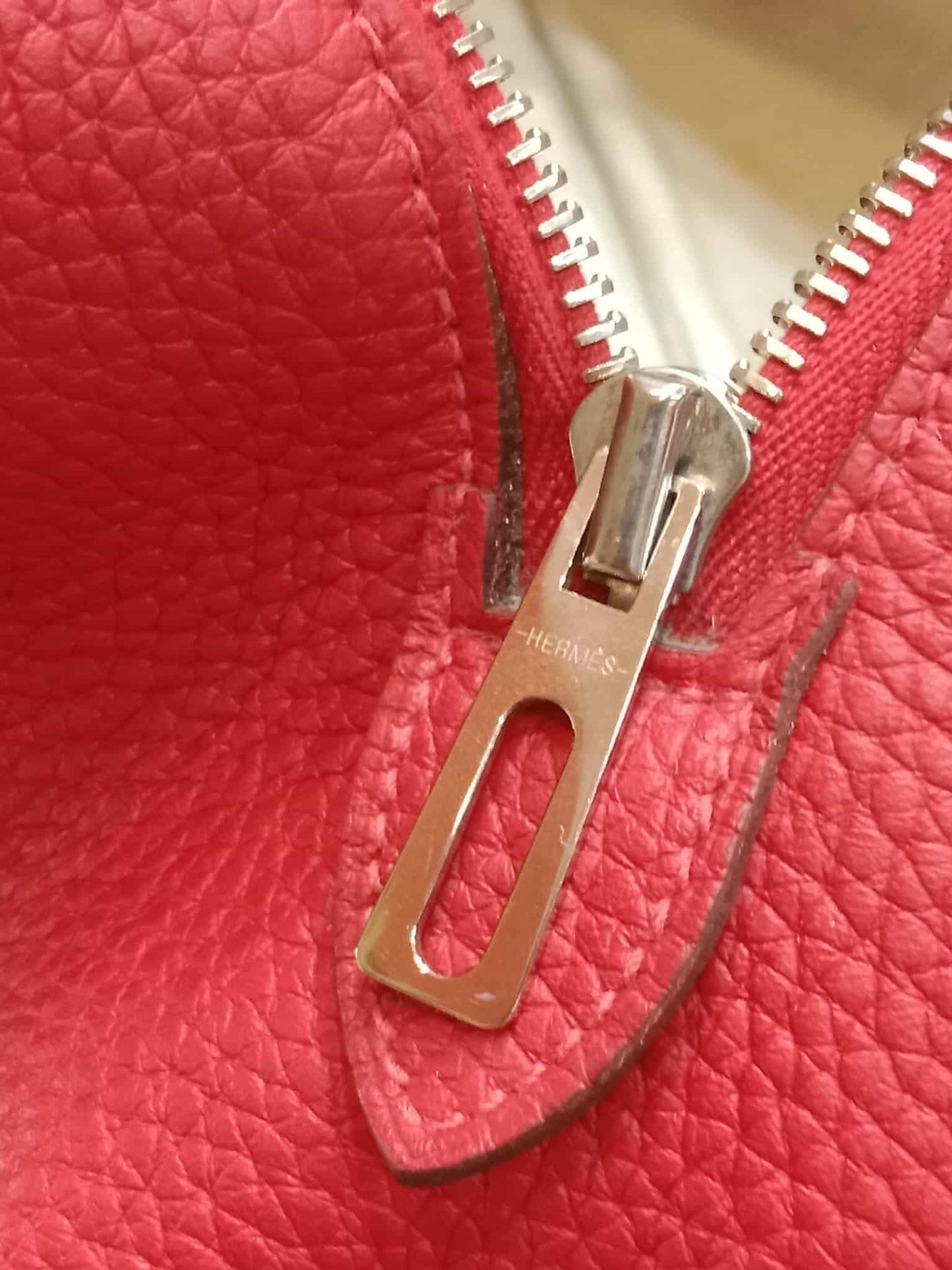 Hermes Victoria 43 Clemence Red Stamp R 2014