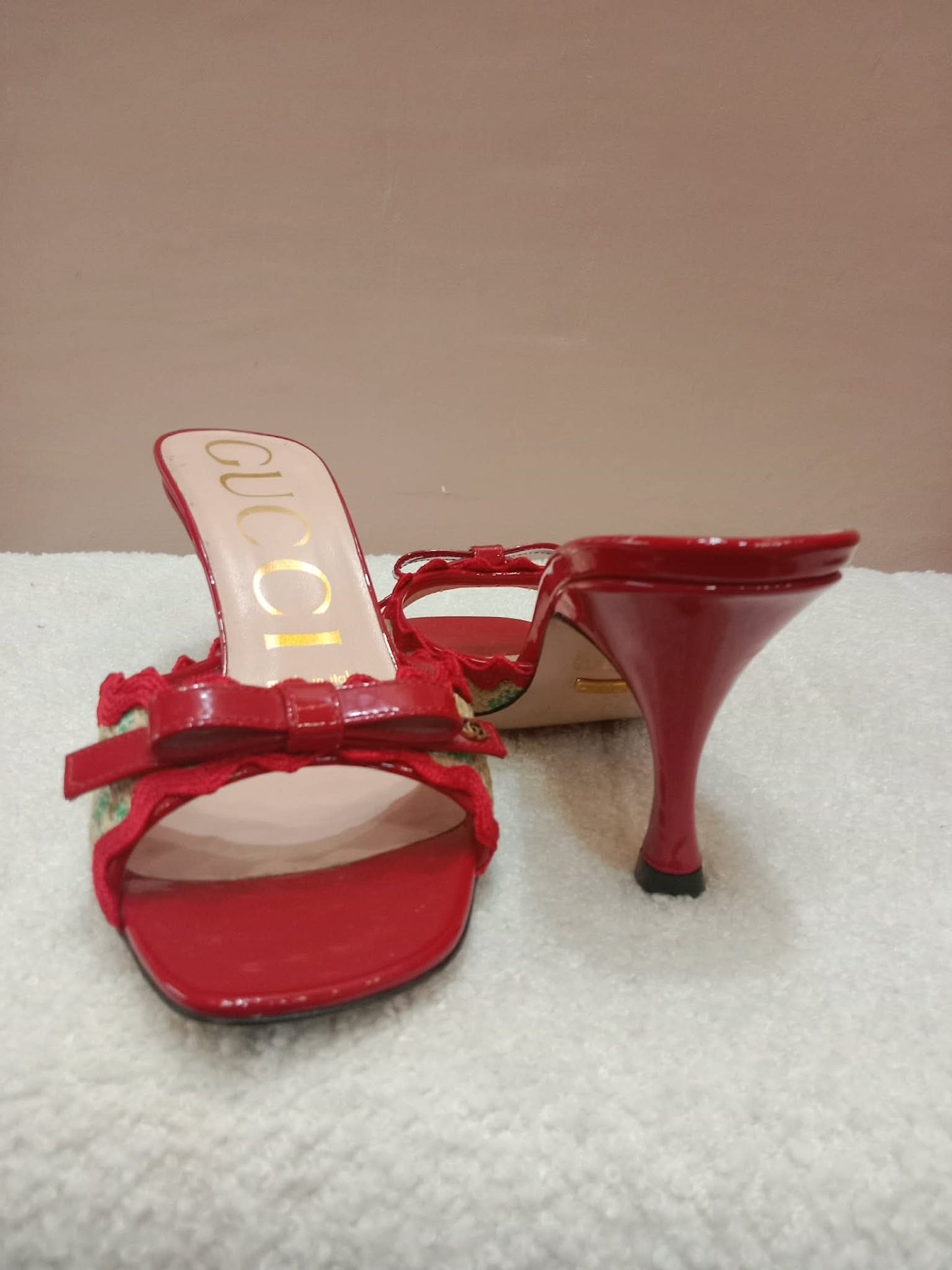 Gucci Kertu Mule Heels Red Patent Leather Trim and Bow Detail Size 36