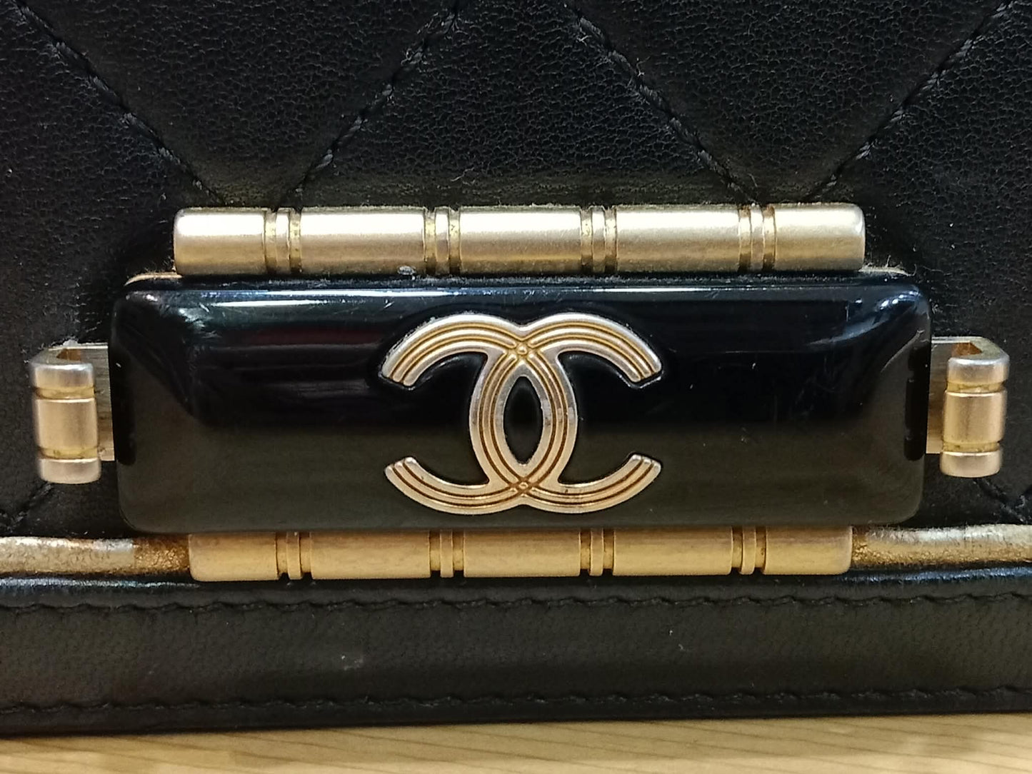 Chanel CC Crossing Leather Chain Shoulder Bag Lambskin Series 23