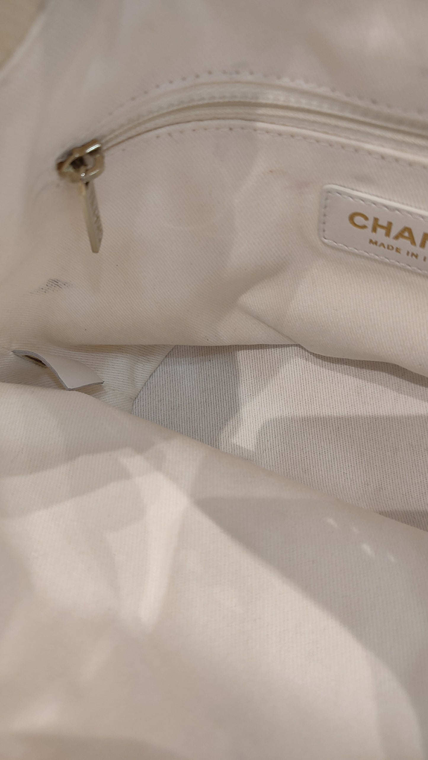 Chanel Deauville Hobo Bucket Bag White Series 29