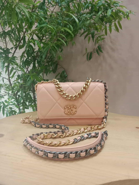 Chanel 19 Wallet on Chain Peach in Quilted Lambskin Microchipped