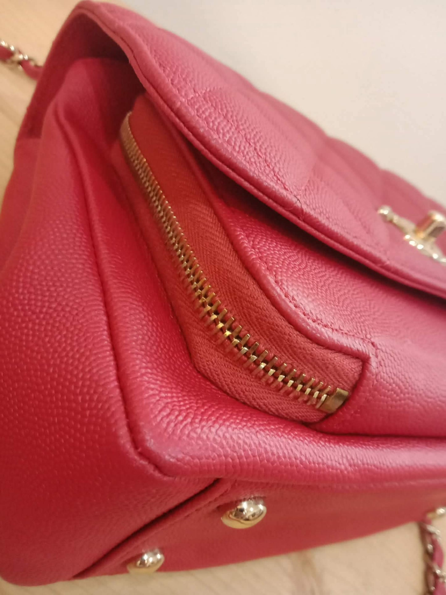 Chanel Business Affinity Red Medium Series 28