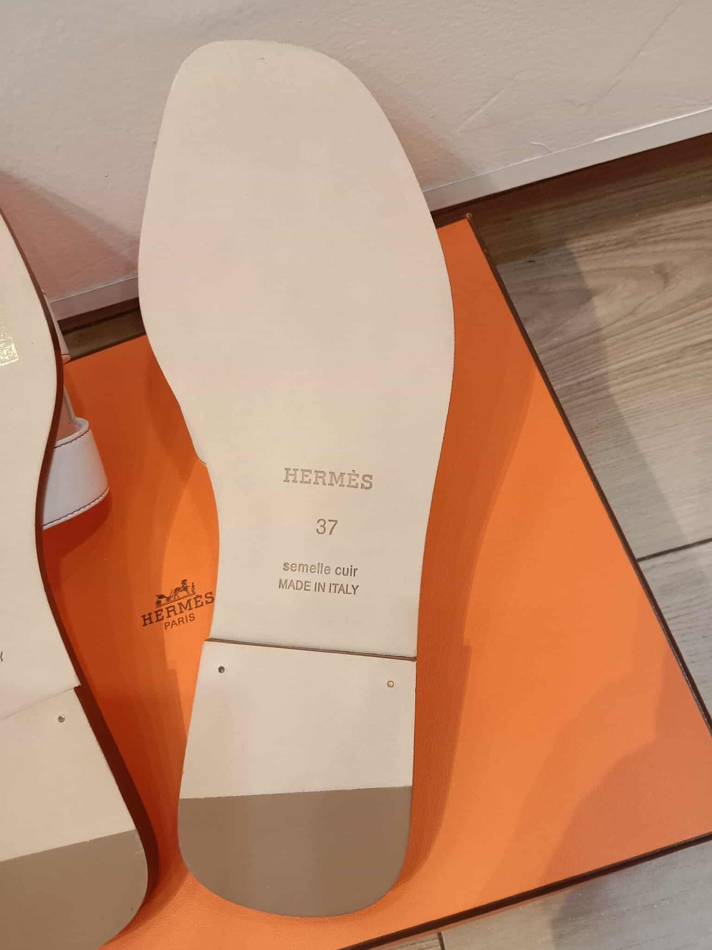 Hermes Oran Blanc Size 37