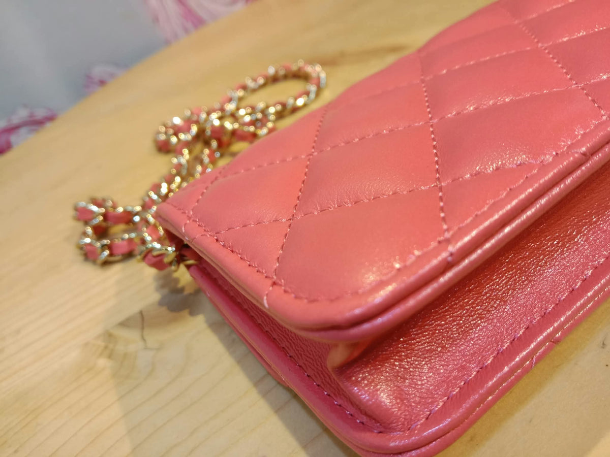 Chanel VIC Gift Quilted Mini Wallet on Chain in Pink/Coral Apricot MIcrochipped
