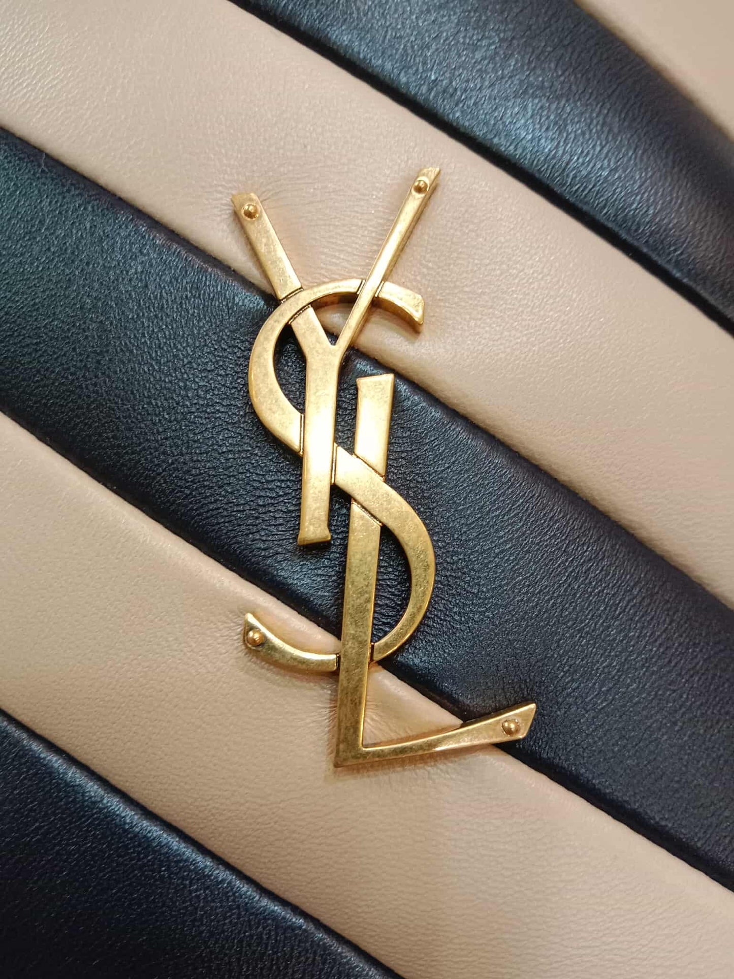 Saint Laurent Alix Stripes Quilted Leather Bucket Bag Bicolor Beige/Black