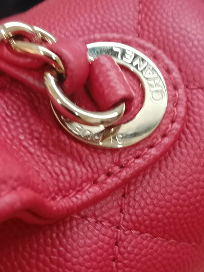 Chanel Business Affinity Red Medium Series 28
