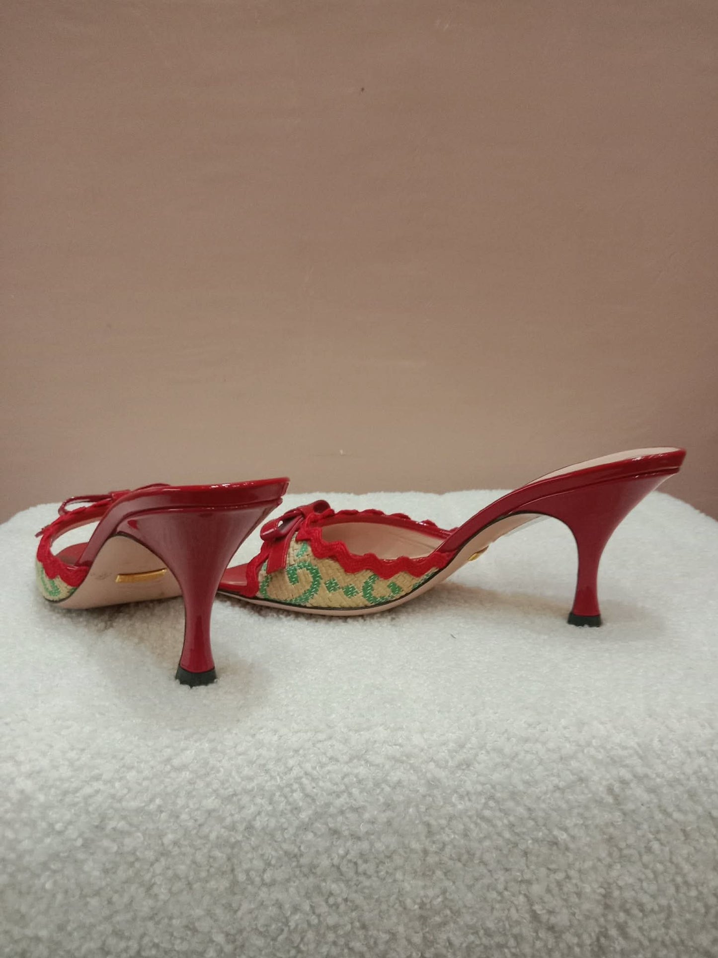 Gucci Kertu Mule Heels Red Patent Leather Trim and Bow Detail Size 36