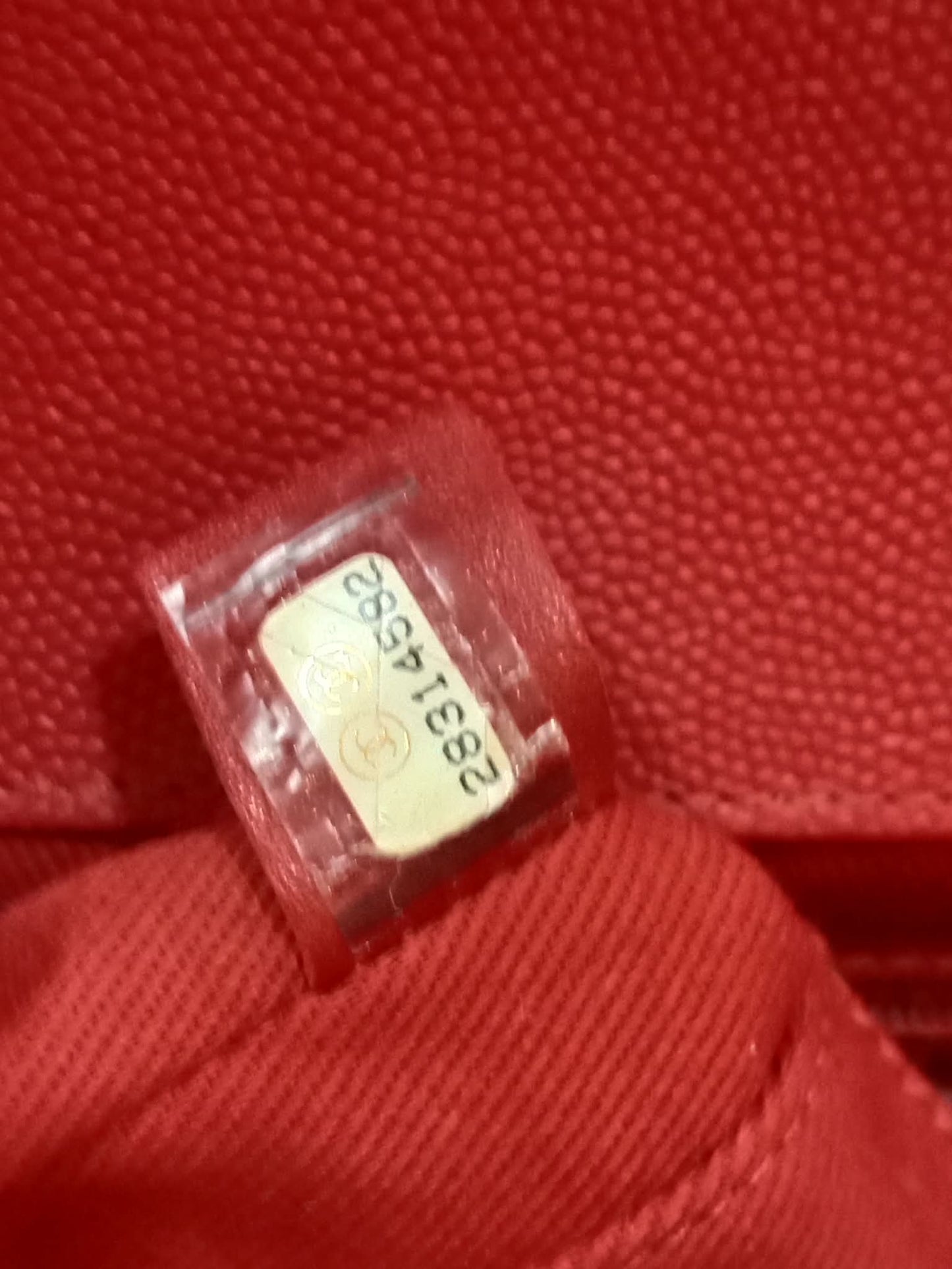 Chanel Business Affinity Red Medium Series 28
