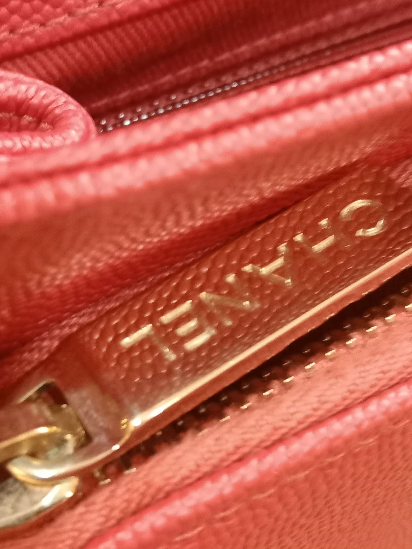 Chanel Business Affinity Red Medium Series 28