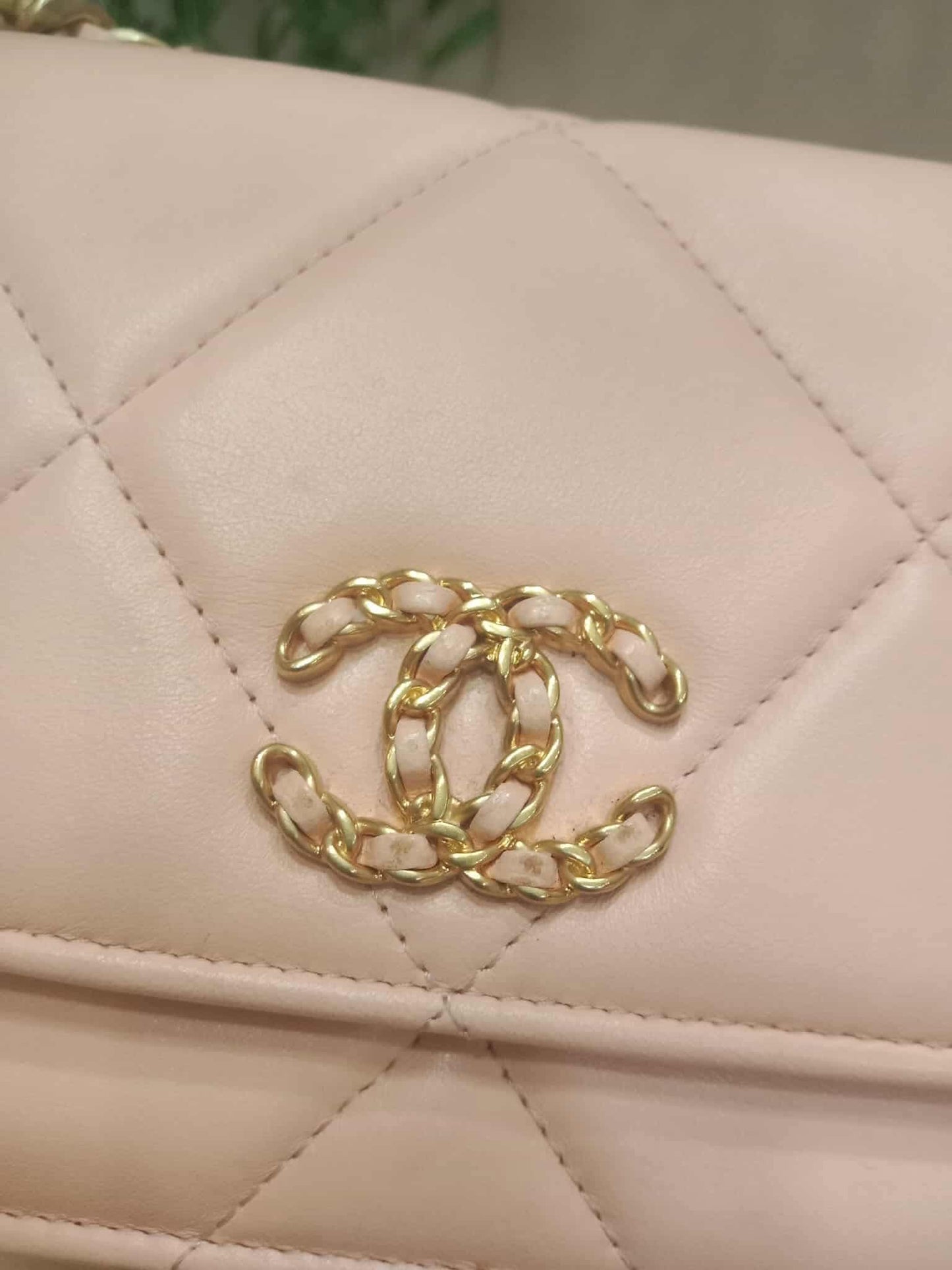 Chanel 19 Wallet on Chain Peach in Quilted Lambskin Microchipped