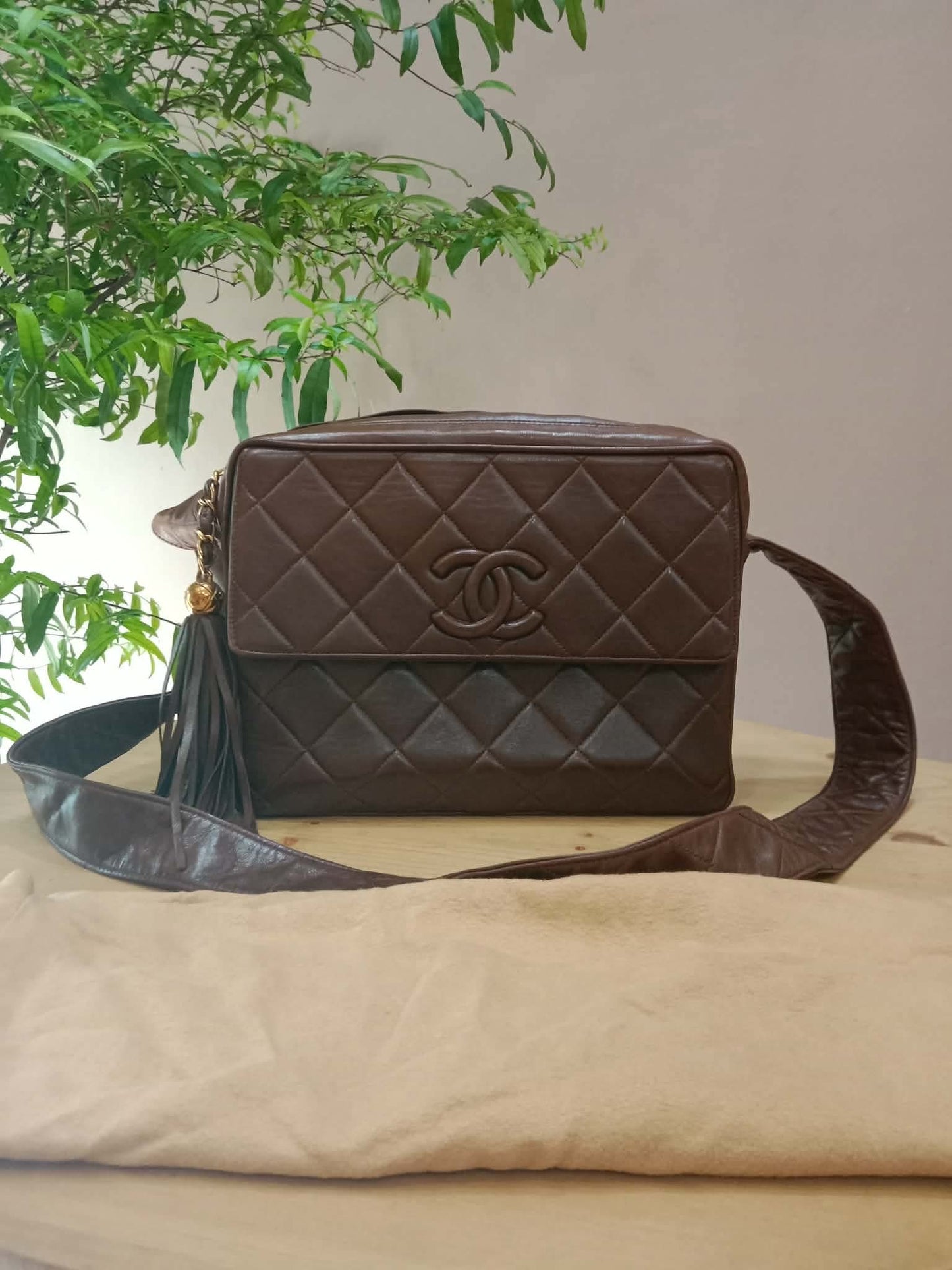Chanel Shoulder Bag Embossed CC Logo Vintage Chocolate Brown