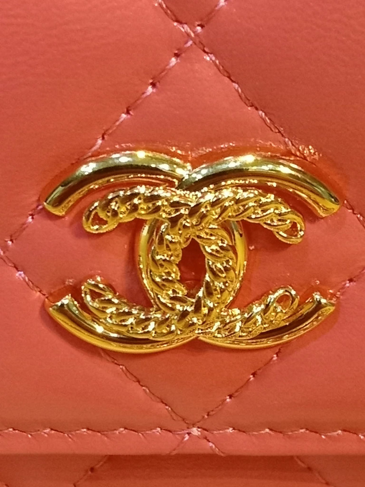 Chanel VIC Gift Quilted Mini Wallet on Chain in Pink/Coral Apricot MIcrochipped