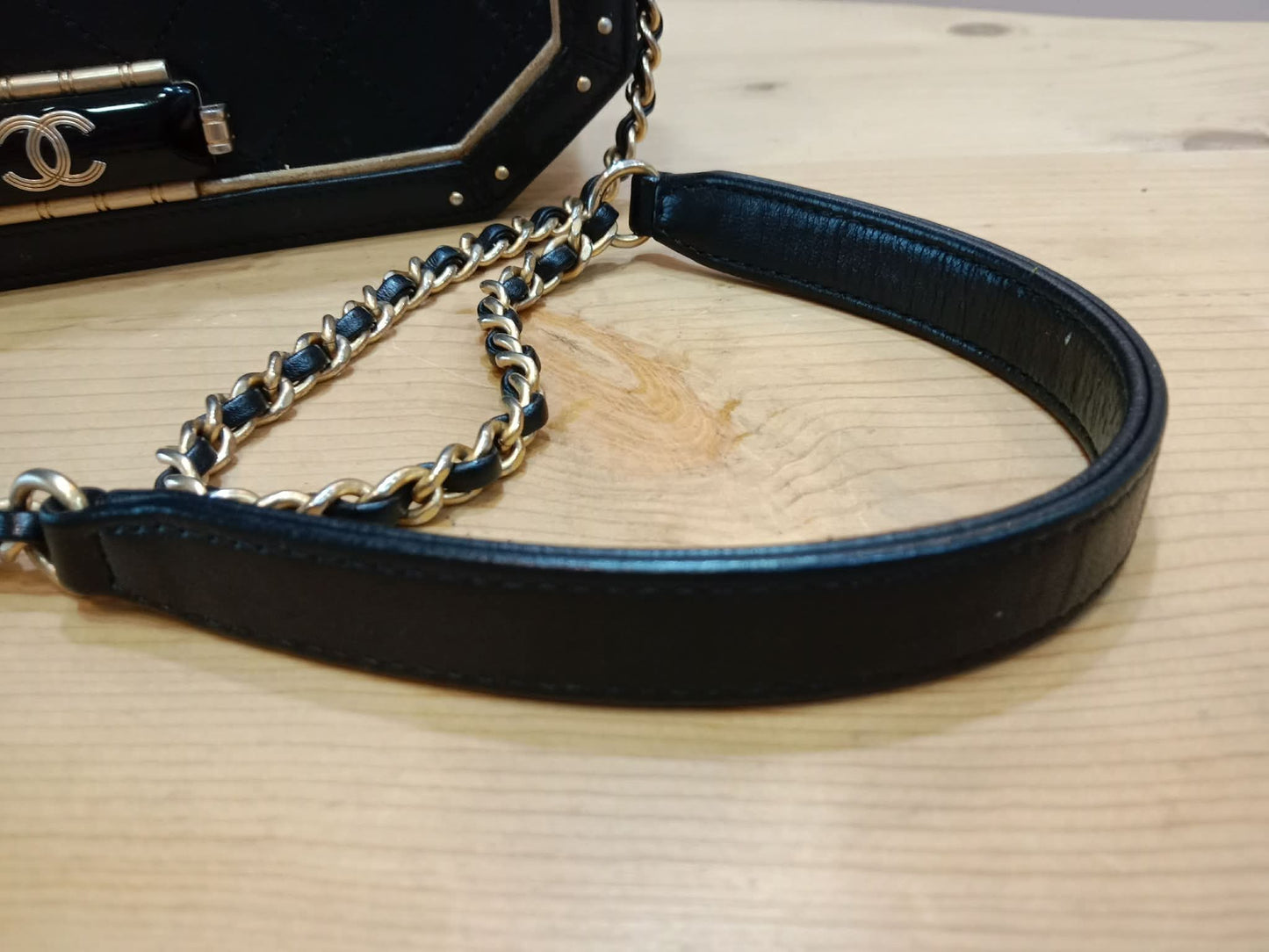 Chanel CC Crossing Leather Chain Shoulder Bag Lambskin Series 23